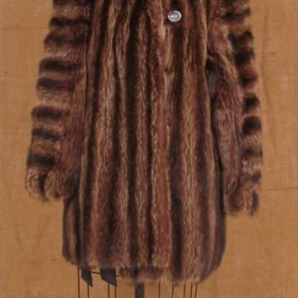 REAL FUR 100% BEAUTIFUL CANADIAN RACCOON FUR COAT SIZE L/ XLARGE - Picture 5 of 6